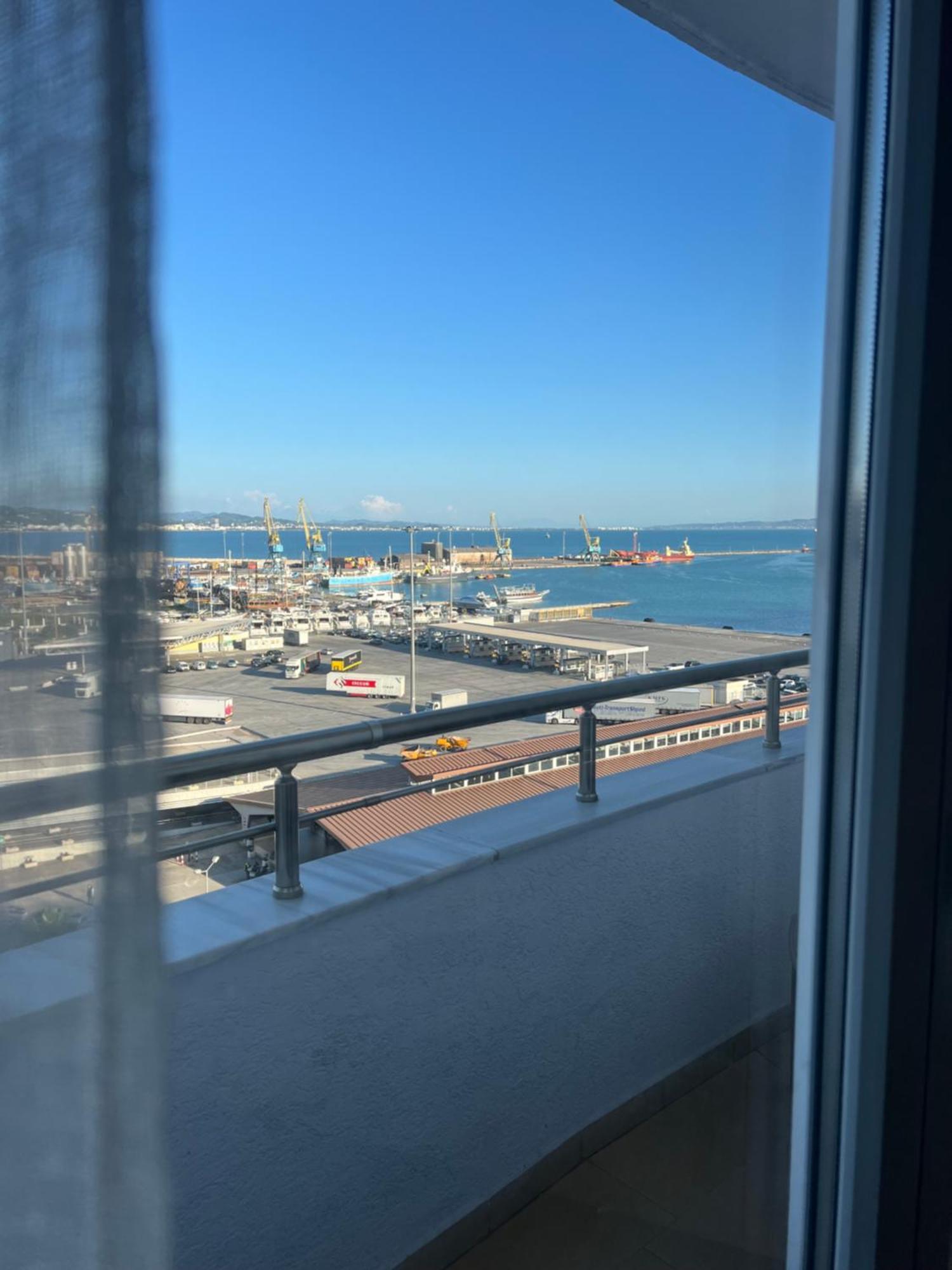 Port View Apartment 2 ドゥラス エクステリア 写真