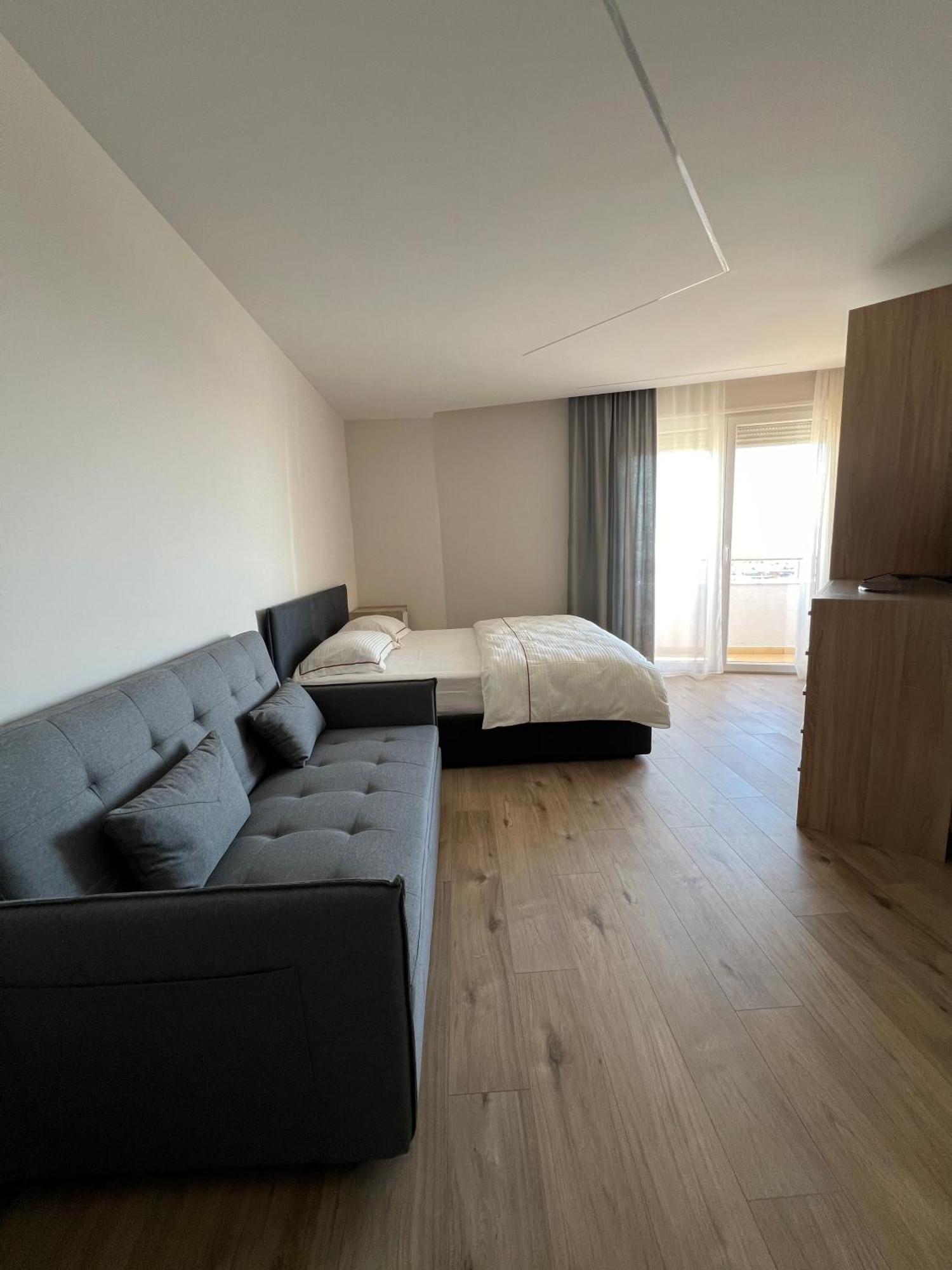 Port View Apartment 2 ドゥラス エクステリア 写真